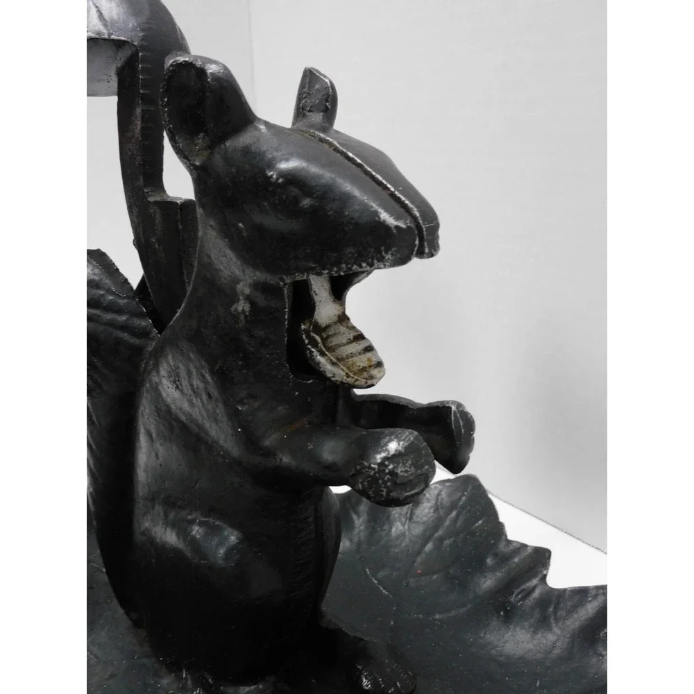 VTG Cast Iron Squirrel Nutcracker on Leaf Base Rustic Black Metal Decor JC115